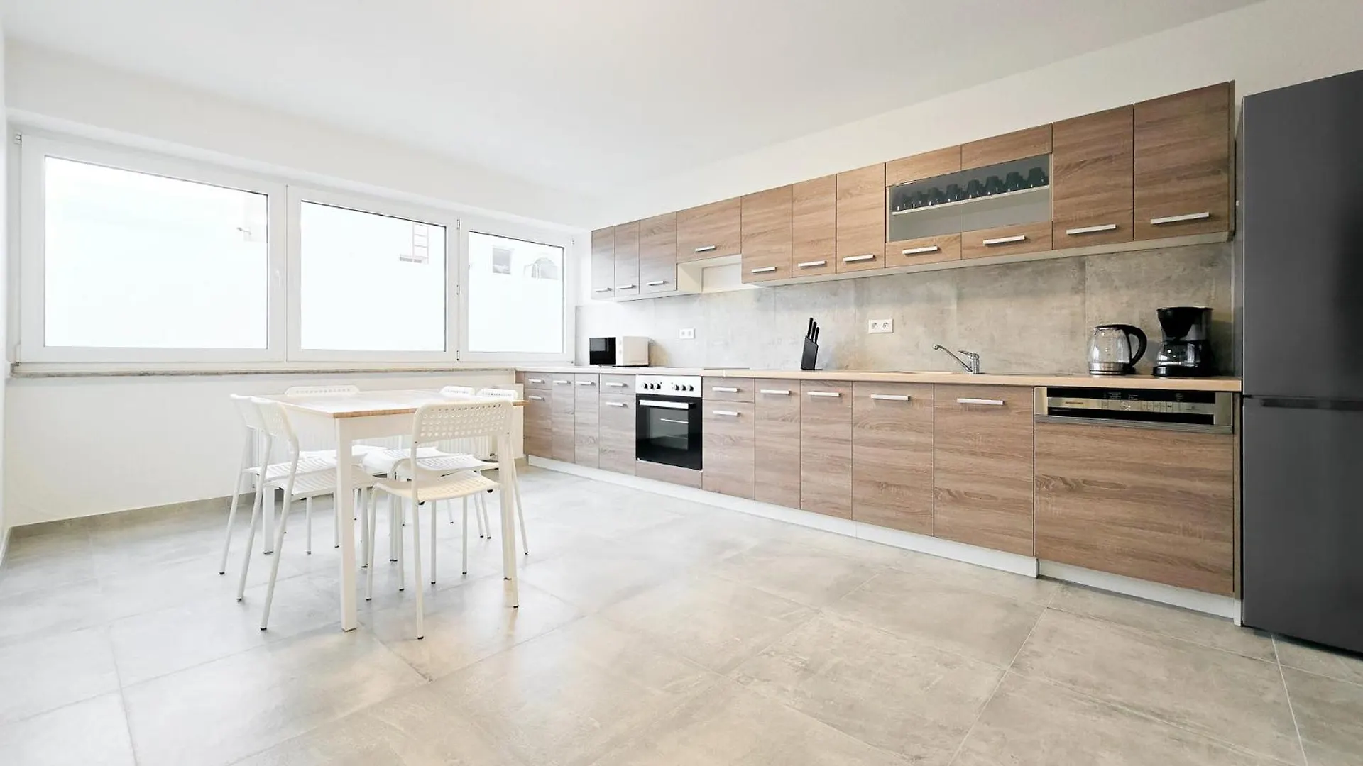 Raj Living - City Apartment With 5 Rooms - 15 Min Messe Dus & 10 Min Old Town Dus Düsseldorf